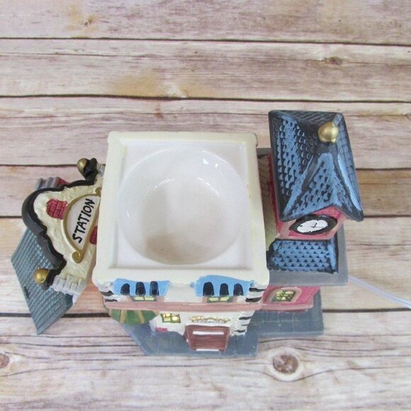 Christmas Town Village STATION Ceramic Oil Tart Melt Warmer - Picture 6 of 7